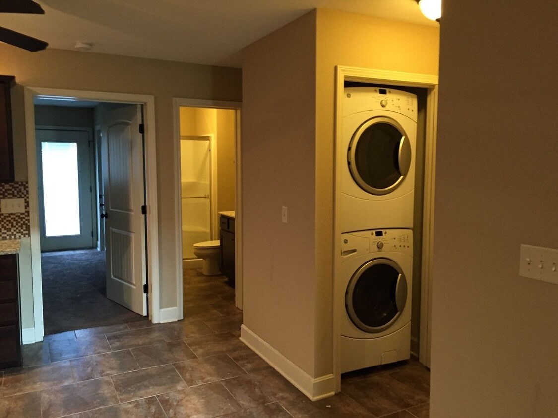 Foto del edificio - 3 Bedroom, 2 bath Townhome with 1 car garage!