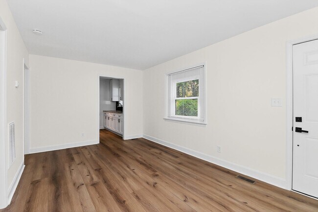 Building Photo - Cozy 2 Bedroom Duplex In NoDa Area