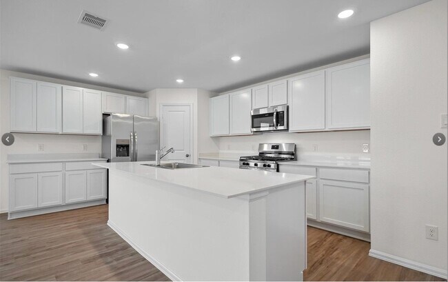 Building Photo - 5111 Sunvalley Bend Dr