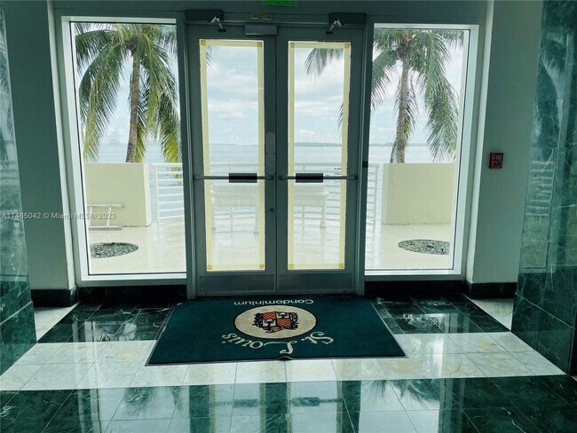 Foto del edificio - 800 Claughton Island Dr