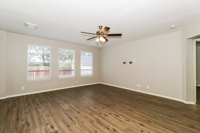 Building Photo - 147 Hiver Cir
