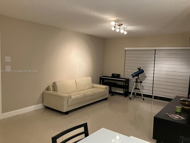 Foto del edificio - 11250 SW 13th St