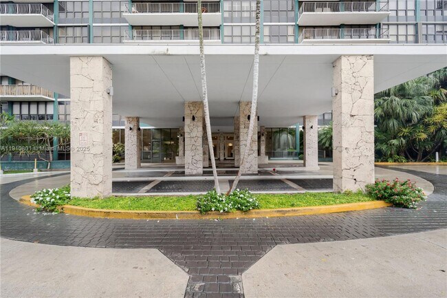 Foto del edificio - 780 NE 69th St