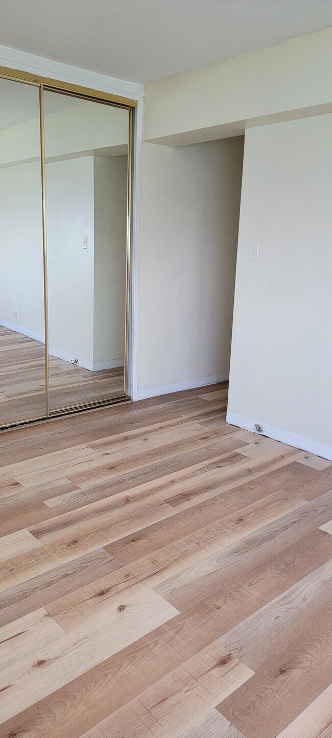 Foto del edificio - 7337 S South Shore Dr