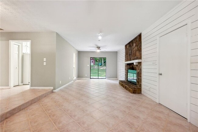 Building Photo - 2885 Webb Rd