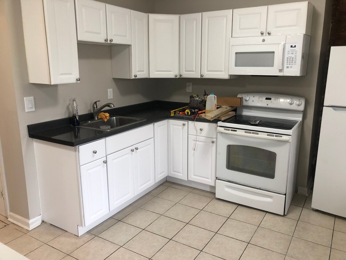 Primary Photo - 203 DeKalb St