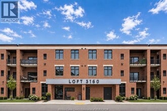 Building Photo - 3180 Meadowbrook Ln