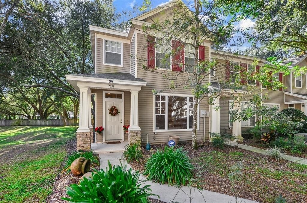 Foto principal - 2139 Golden Oak Ln