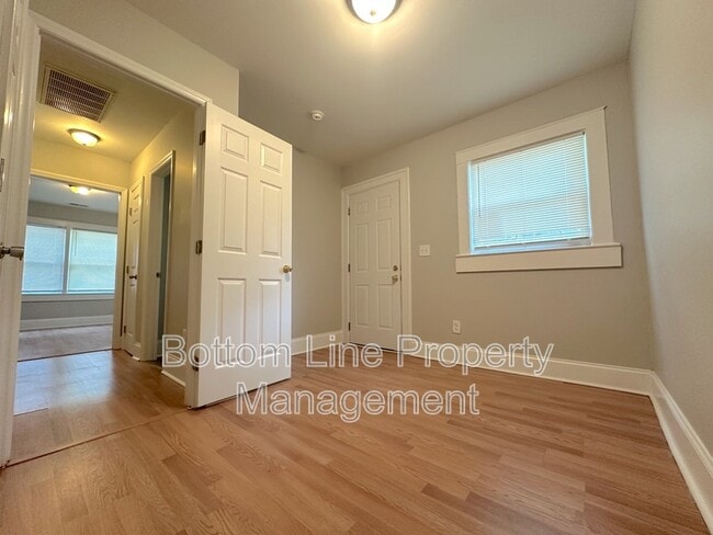 Foto del edificio - 369 Spring St SW