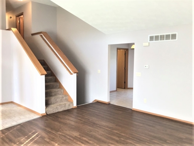 Foto del edificio - 611 Wheatland Drive