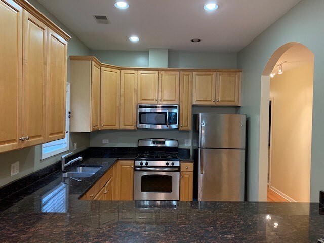 Foto del edificio - 4212 N Ashland Ave