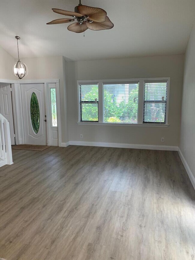 Building Photo - Beautiful 2/2 Villa in Tequesta ready for ...
