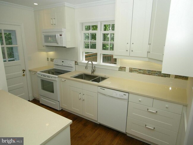 Building Photo - 6625 31st St NW