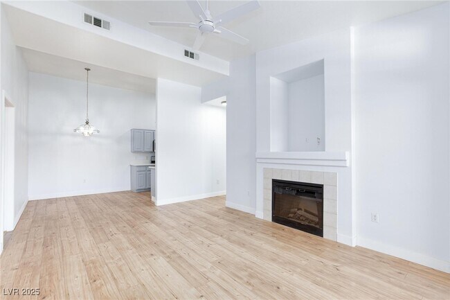 Foto del edificio - 2305 W Horizon Ridge Pkwy