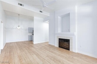 Building Photo - 2305 W Horizon Ridge Pkwy