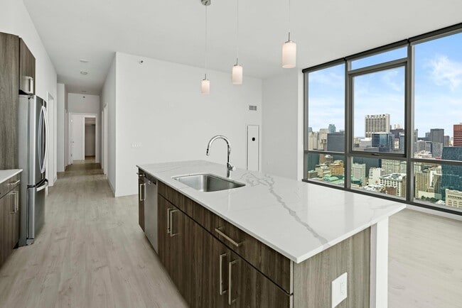 Building Photo - 816 S Michigan Ave