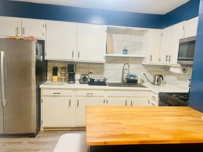 Foto del edificio - 424 Elgin Ave