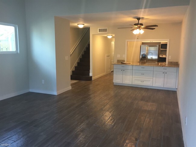 Foto del edificio - 3 br, 2 bath Townhome - 219 Lora Street