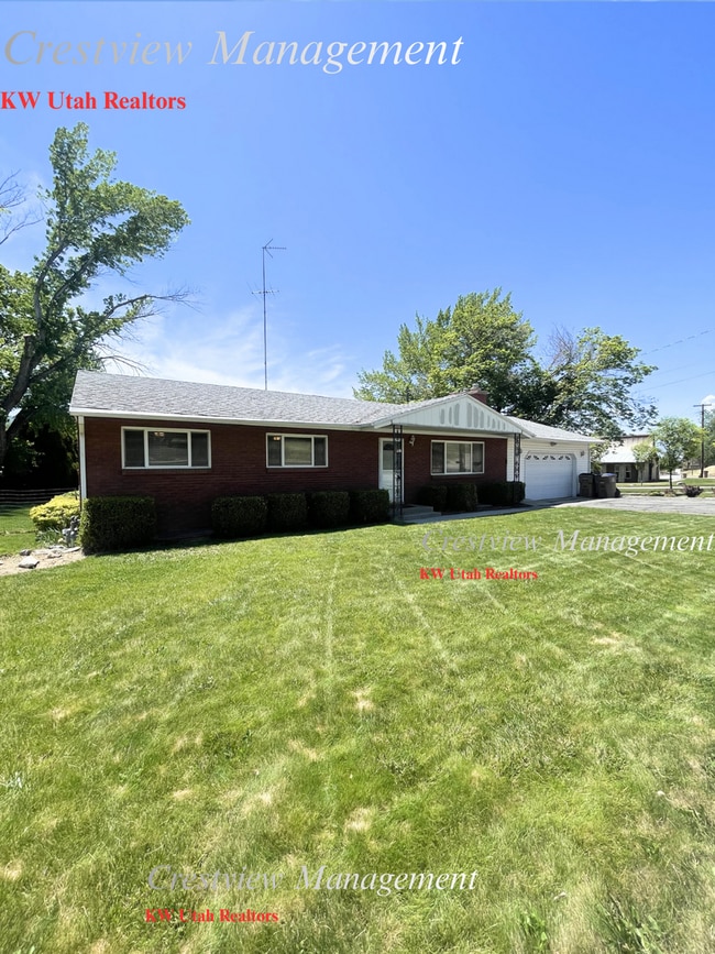 Foto del edificio - Charming Home with Expansive Yard in Prime Draper Location