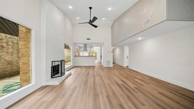 Building Photo - 16603 Neumann Dr