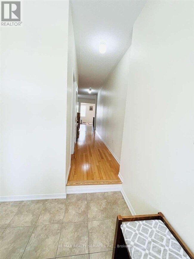 Building Photo - 19 Sussexvale Dr