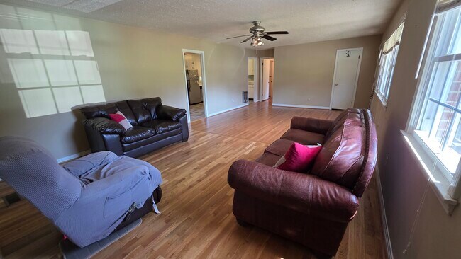 Foto del edificio - 5004 Holmes Ave NW