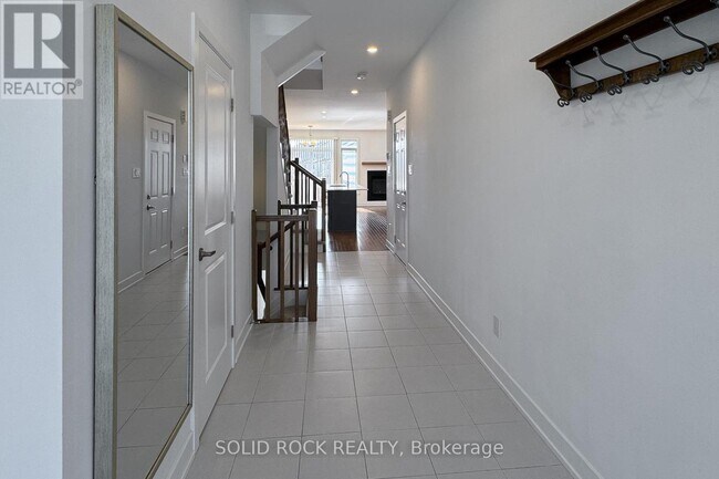 Building Photo - 889 Solarium Ave