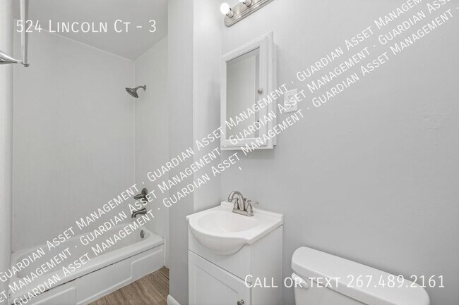 Foto del edificio - New renovation available to tour now!