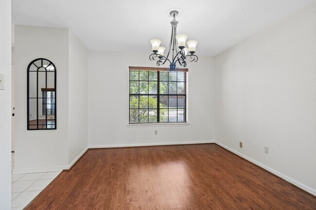 Building Photo - 2710 Pineleaf Dr
