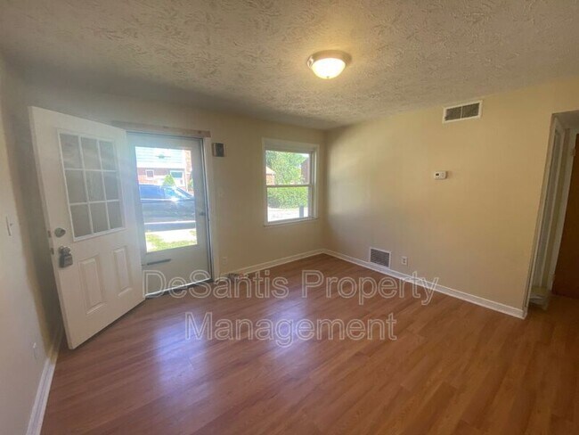 Building Photo - 500 Cypress Dr