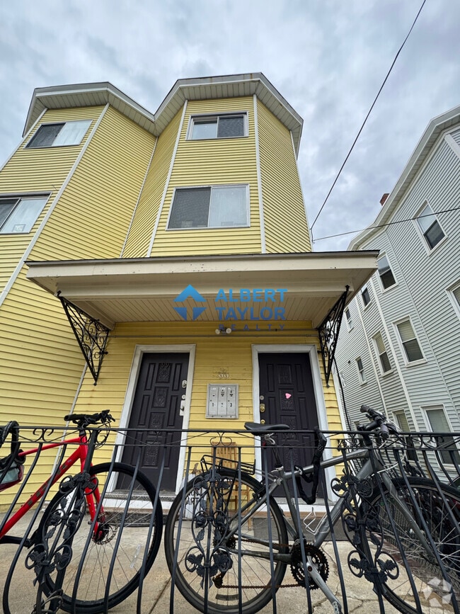 Building Photo - 99 Marion St