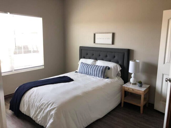 Building Photo - 5711 W 33rd Pl