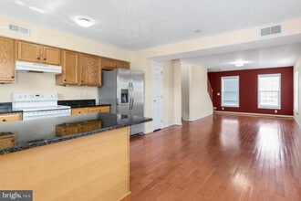 Building Photo - 2683 Edgemont St