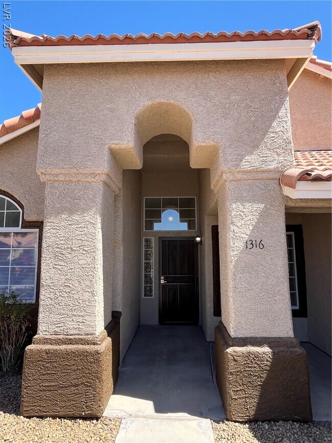 Building Photo - 1316 Royal Creek