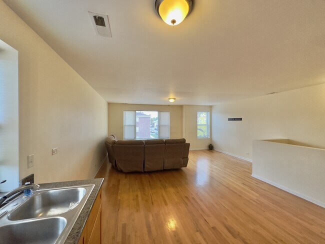 Building Photo - 2856 W 38th St