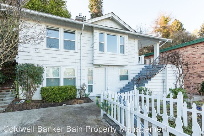 Building Photo - 5023 22nd Ave NE
