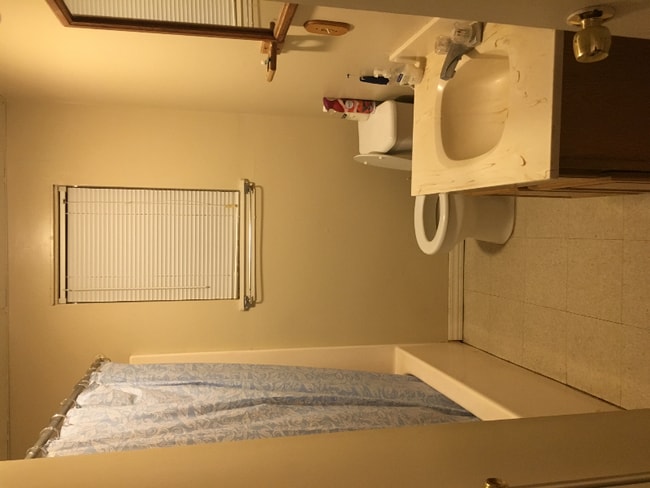 Foto del edificio - 1362 Pitkin Rd