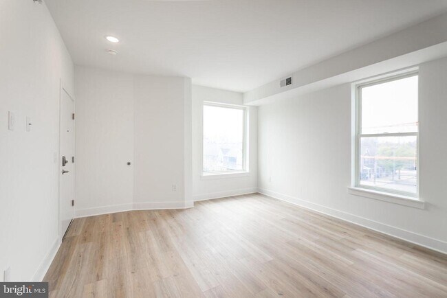 Foto del edificio - 4324 Lancaster Ave