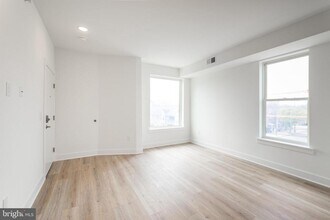Building Photo - 4324 Lancaster Ave
