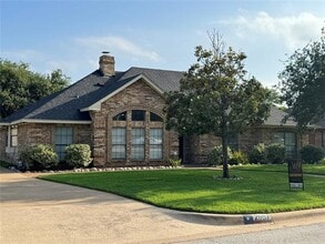 Building Photo - 2907 Sweet Briar St