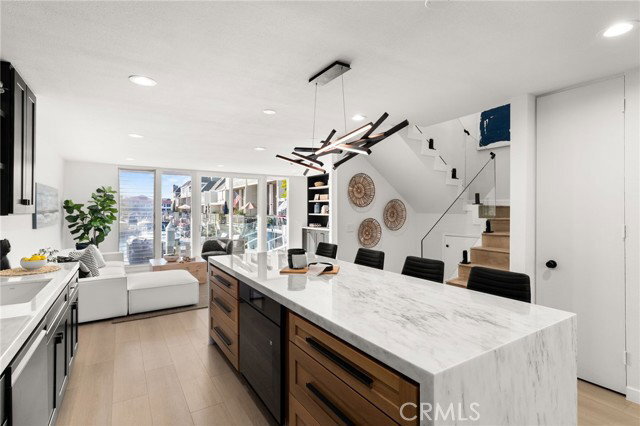Foto del edificio - 16435 Harbour Ln