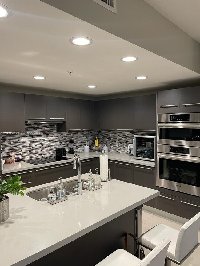 Foto del edificio - 7661 NW 107th Ave