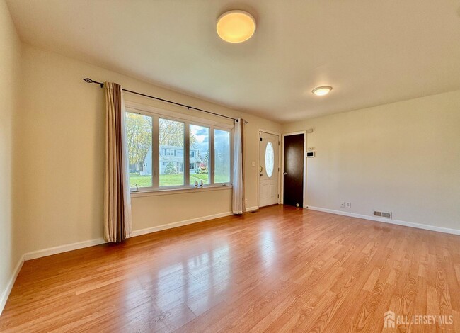 Foto del edificio - 33 Windsor Dr