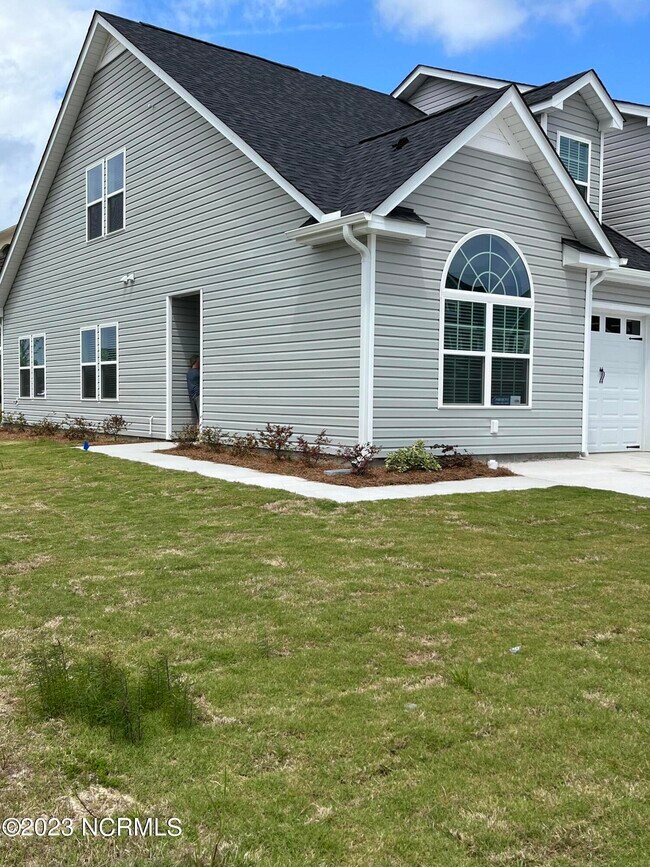 Building Photo - 2896 Summer Townes Wy