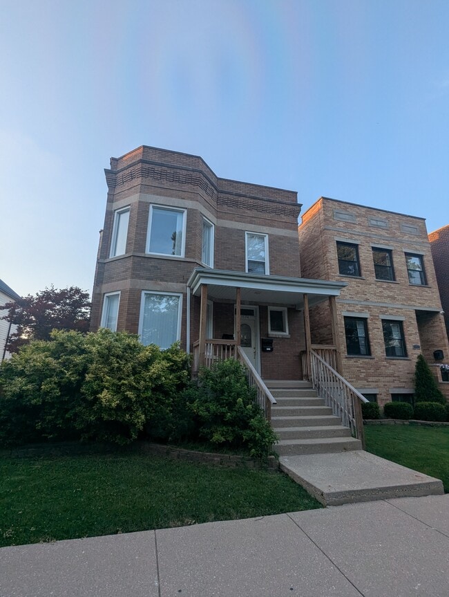Building Photo - 5334 W Argyle St