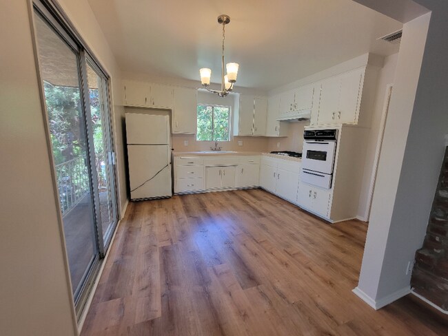 Foto del edificio - 13530 Leadwell St