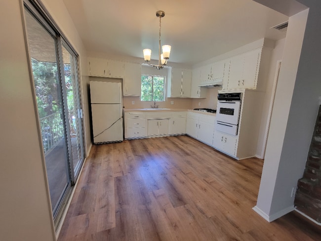 Building Photo - 13530 Leadwell St