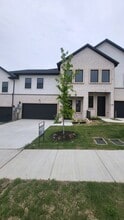 Building Photo - 2348 Alsiddiq Dr