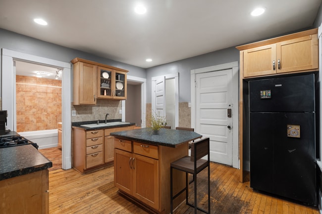 Building Photo - Cramer lower house