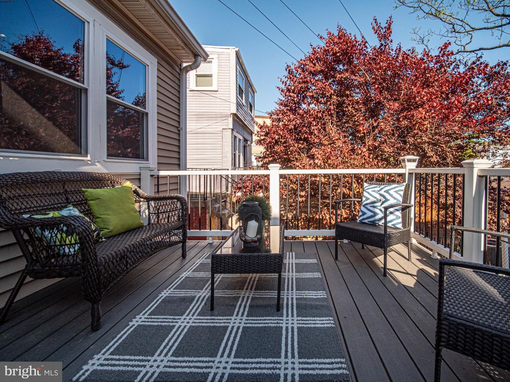 Primary Photo - 905 K St NE